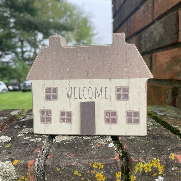 *Distressed Primitive “Welcome” House - Picture 9 of 11